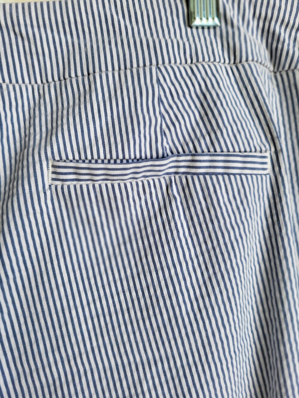 Hilary Radley Large Classic Blue and White Seersucker Cropped Pants 2 Pockets - Picture 6 of 8